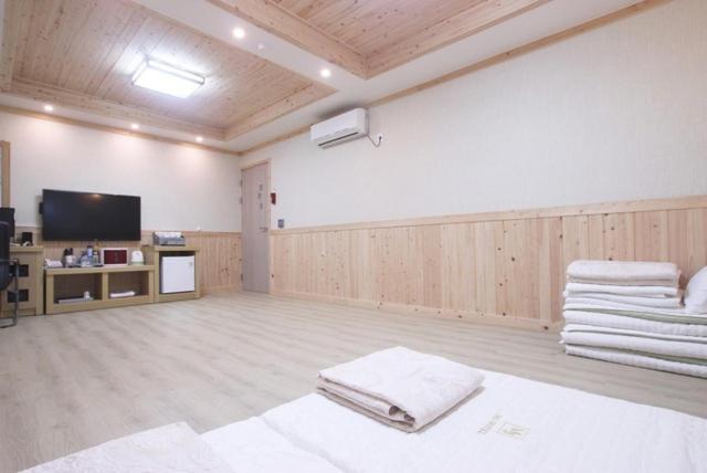 Yeosu Mj Motel Buitenkant foto